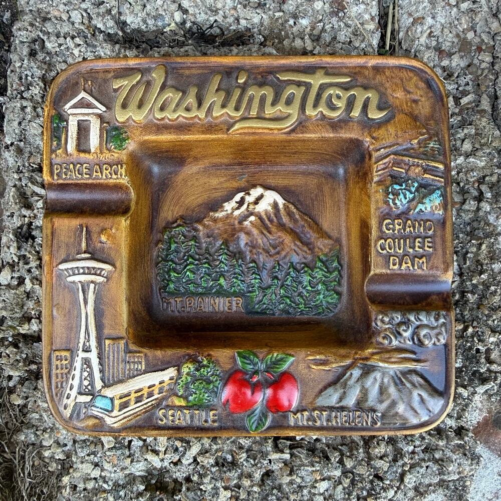 Vintage Washington 3D Ashtray Featuring Space Needle Mount Rainier St. Helens